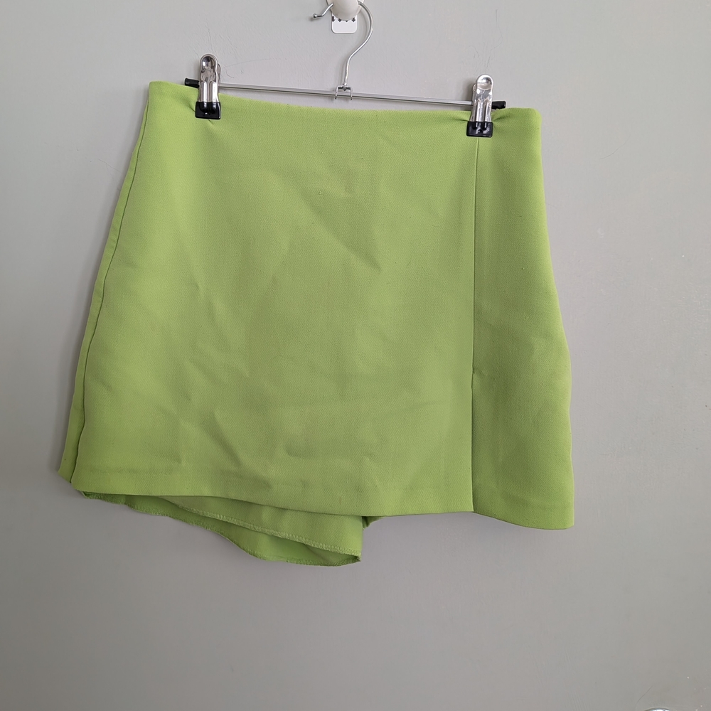 Zara Vintage Medium Green Skort *Flawed, Needs A Seamstress To Sew Hem*